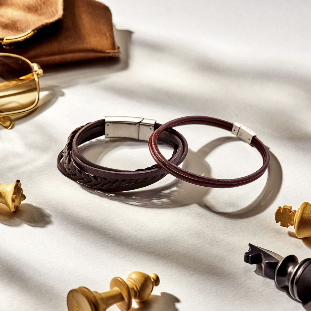 bruine-leren-wikkelarmband-met-gevlochten-patroon-en-magnetische-sluiting