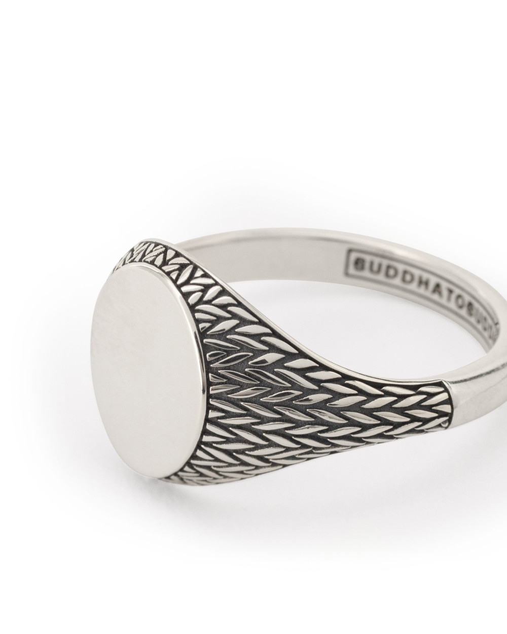 buddha-to-buddha-049-ellen-zilveren-zegelring-met-ronde-bovenkant-en-gravure-optie