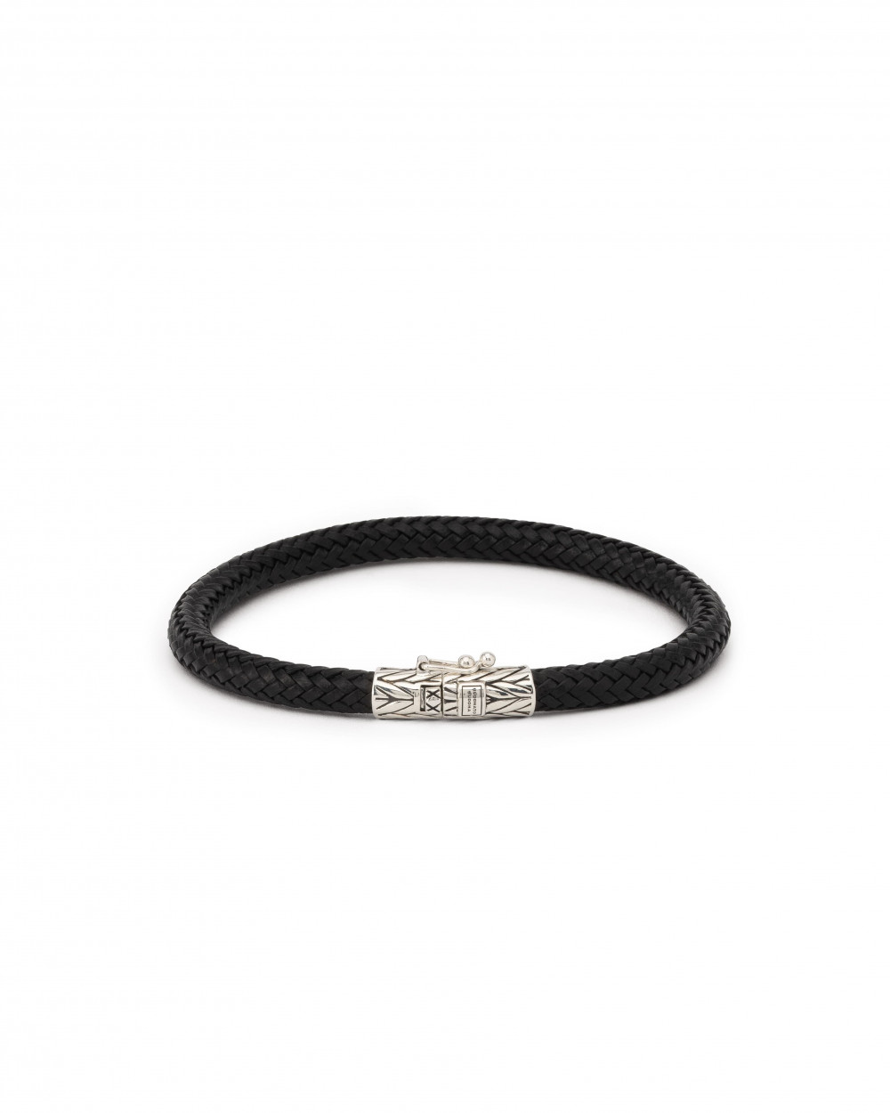 buddha-to-buddha-149bl-ellen-zwarte-leren-armband-met-zilverkleurige-details-en-decoratieve-gravures