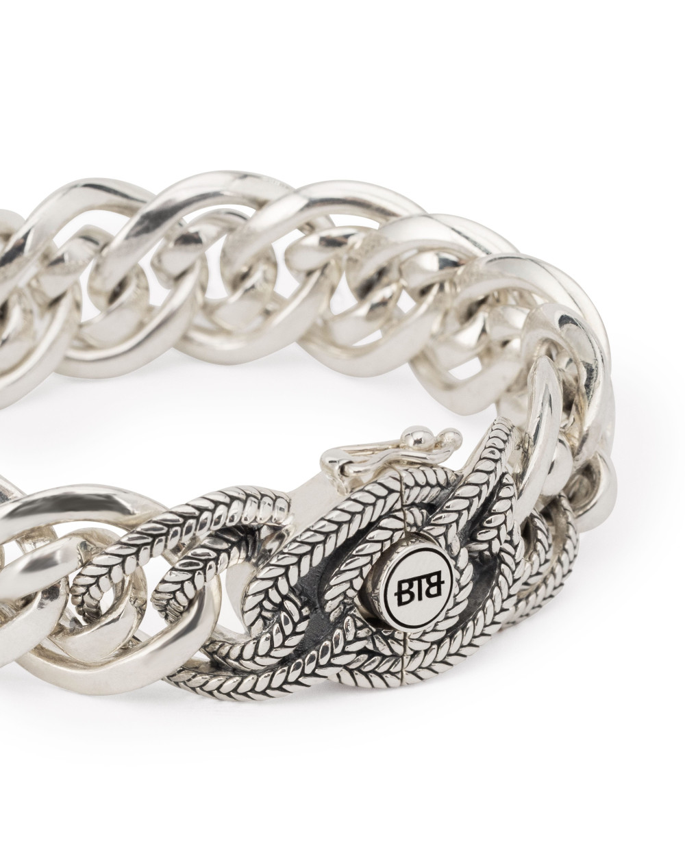 buddha-to-buddha-208-nathalie-small-zilveren-schakelarmband-met-gevlochten-patroon