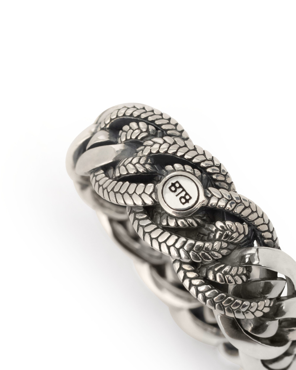 buddha-to-buddha-600-nathalie-small-texture-zilveren-rechthoekige-schakelring-met-open-design