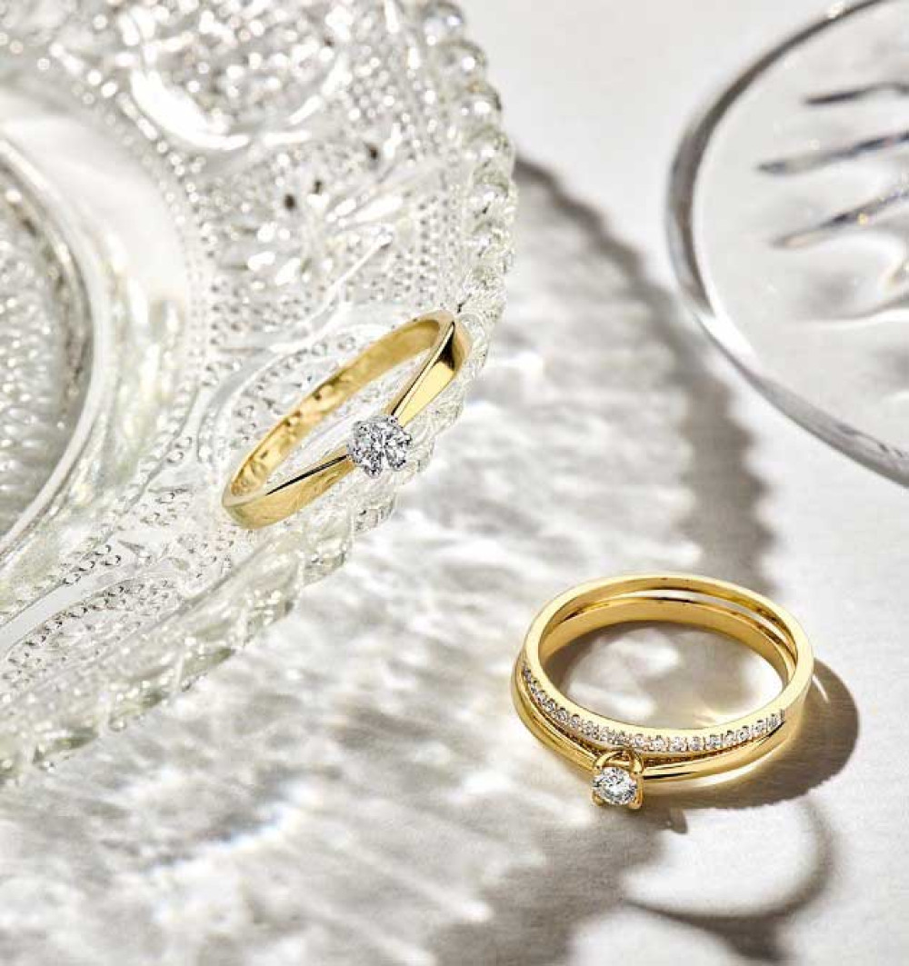 klassieke-solitaire-ring-van-14-karaat-goud-met-centrale-diamant-van-0-20-crt-in-klauwzetting