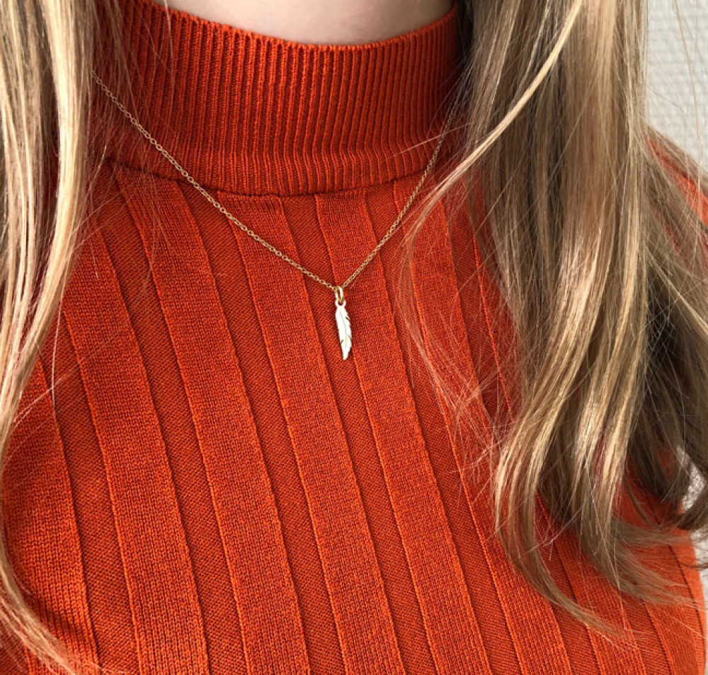 gouden-veer-hanger-19-mm-x-4-mm