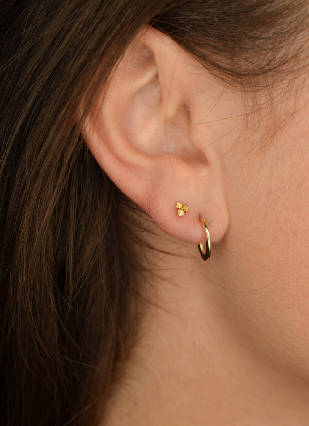 jackie-gold-jke20016-driehoekige-oorknopjes-met-briljant-geslepen-citrien-4-mm-hoog