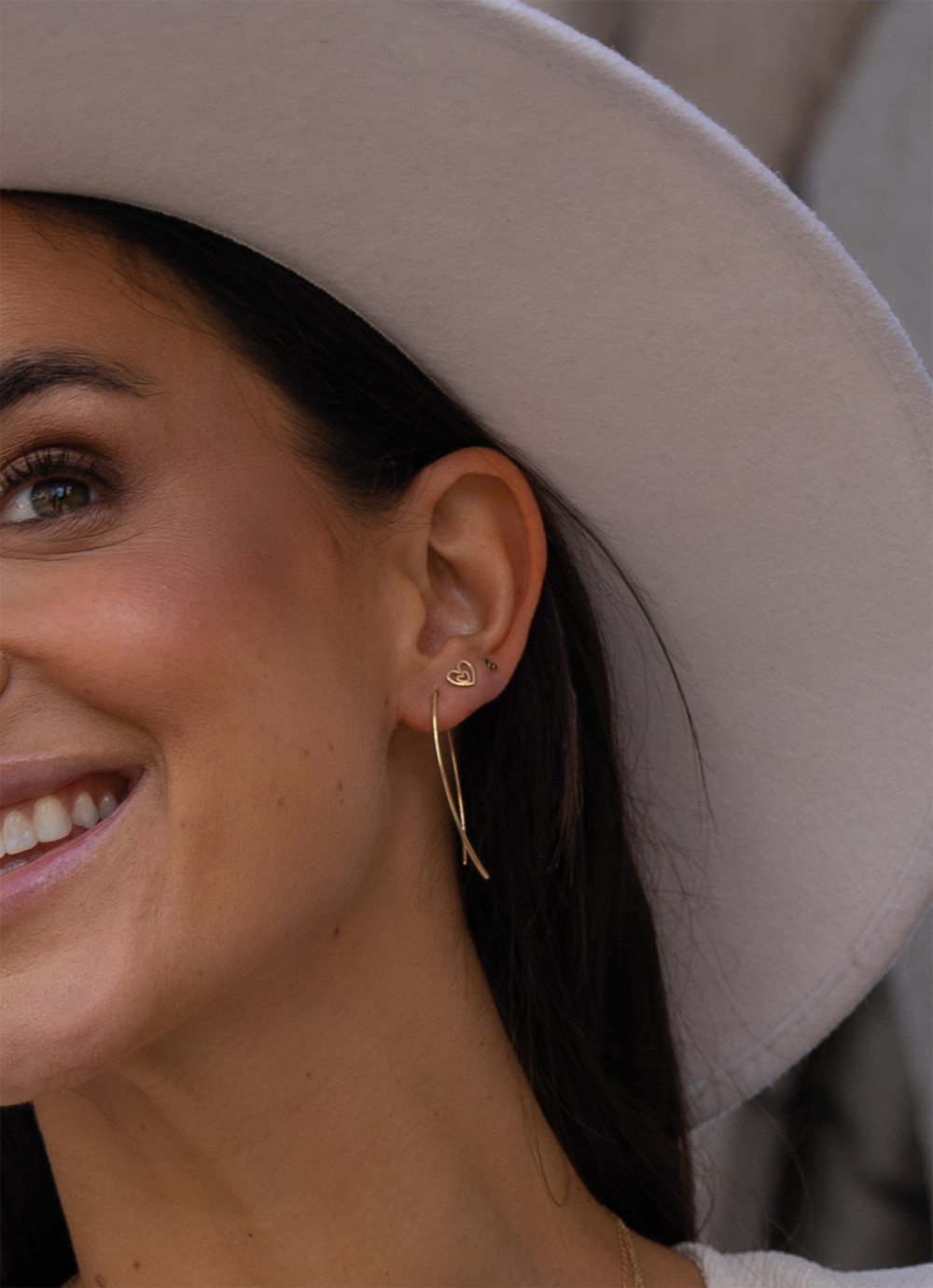 jackie-gold-jke23358-oorknopjes-van-14-karaat-goud-met-2-hartjes-6-mm-breed