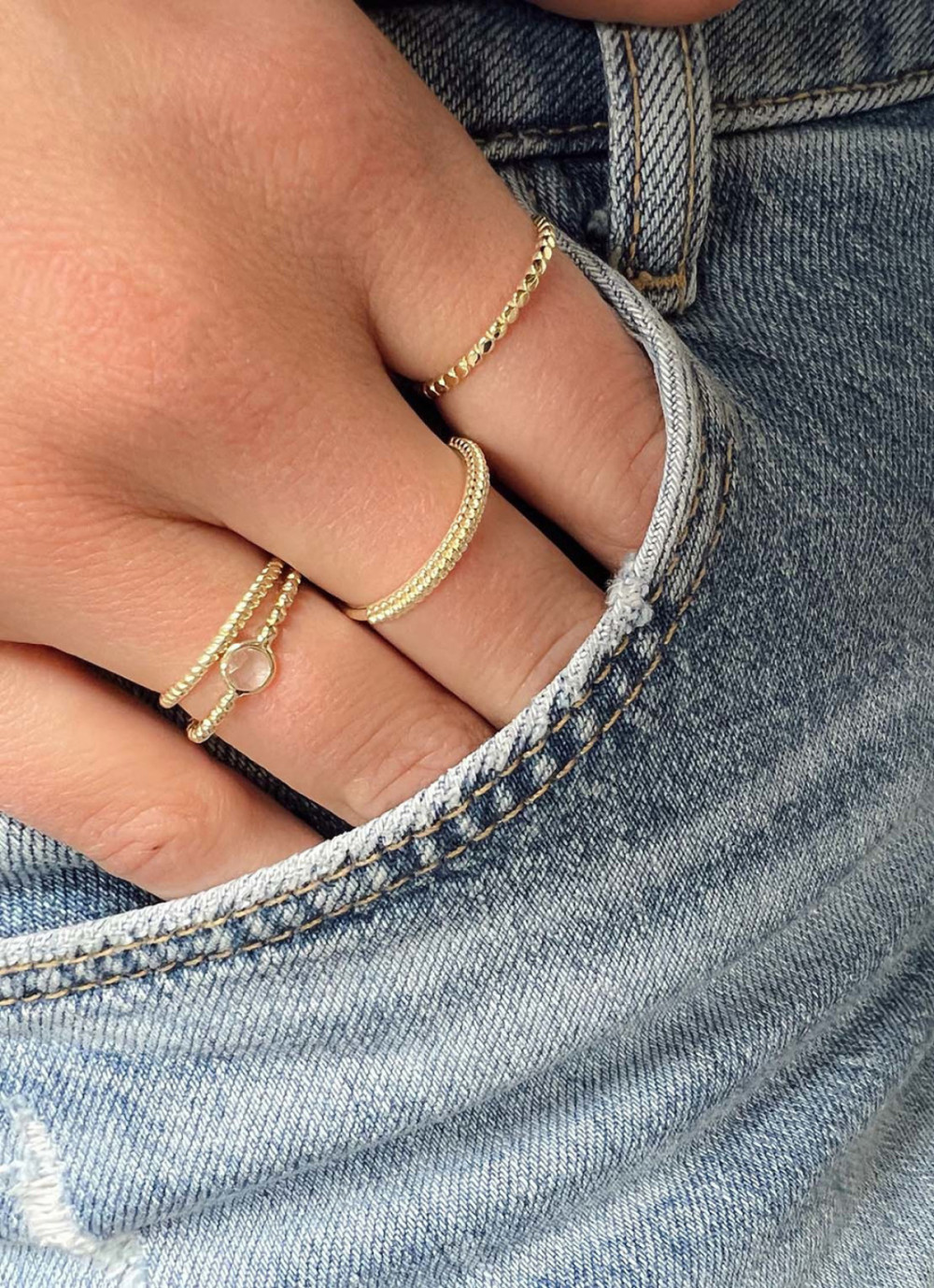 jackie-gold-jkr22-217-roze-ring-met-rozekwarts-en-bolletjes-schakels-van-14-karaat-goud