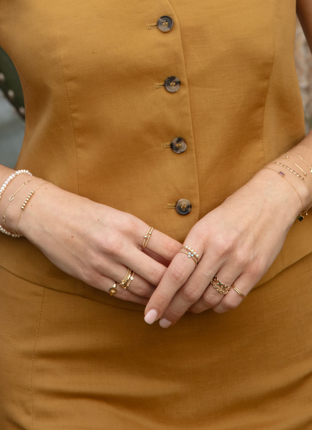 jackie-gold-jkr24-017-blauwe-ring-van-briljant-geslepen-topaas-en-14-karaat-goud