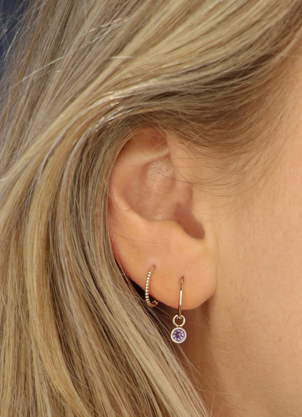 jackie-gold-jks20038-oorring-met-14-karaat-gouden-bolletjes-schakels-2-mm-breed-per-stuk