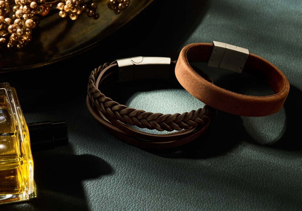 cognac-leren-herenarmband-met-zilverkleurige-sluiting