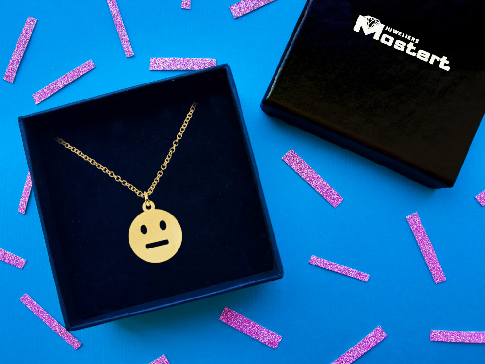 gouden-smiley-hanger-met-ogen-en-mond-18-mm-x-15-mm
