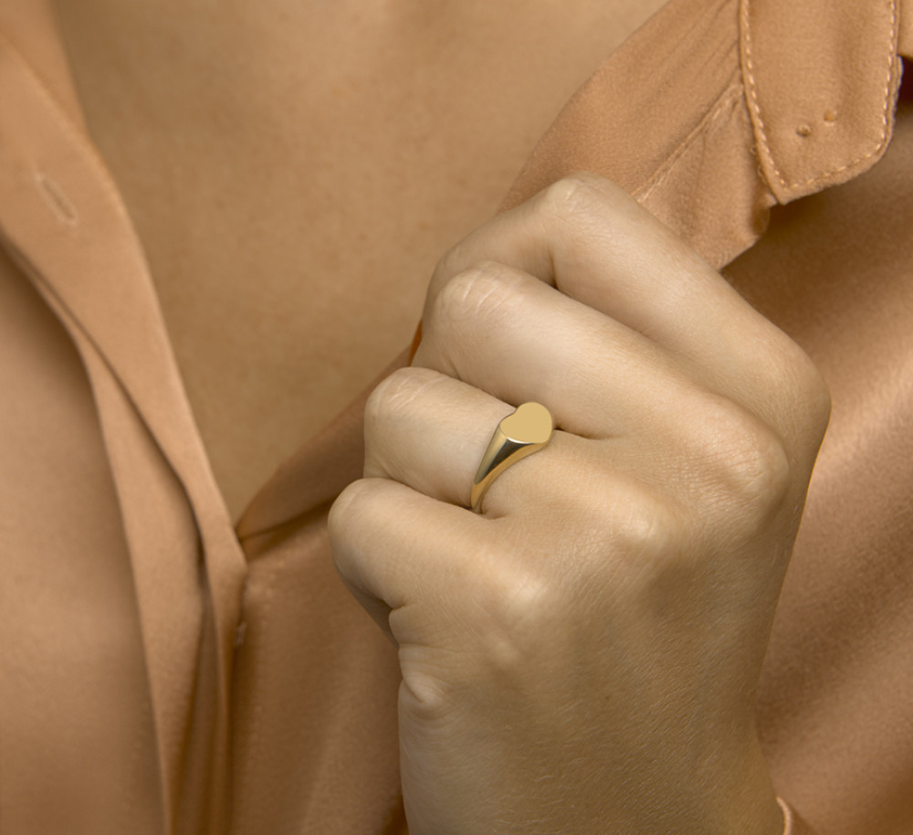 14-karaat-geelgouden-graveerbare-zegelring-met-hartje