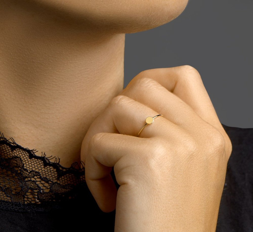 14-karaat-gouden-aanschuifring-met-subtiel-rond-plaatje
