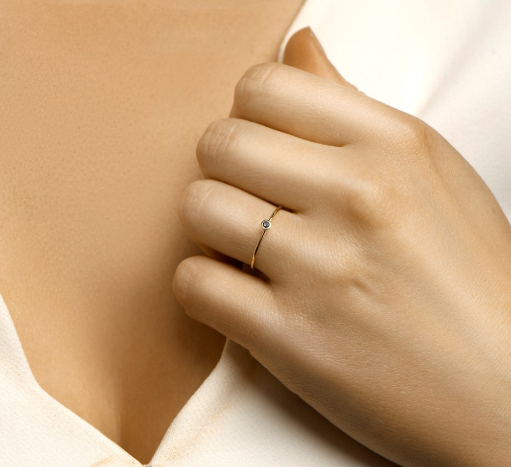 14-karaat-gouden-aanschuifring-met-zwarte-zirkonia