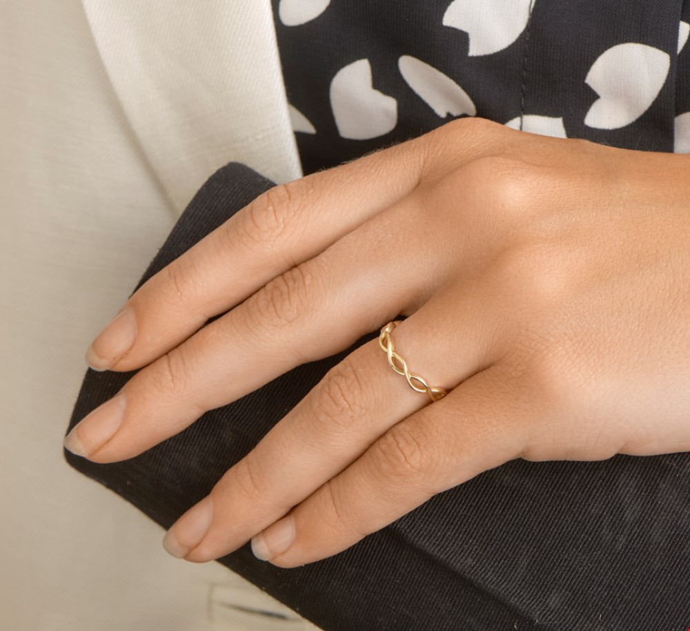 14-karaat-gouden-crossoverring-met-vloeiend-golvend-ontwerp