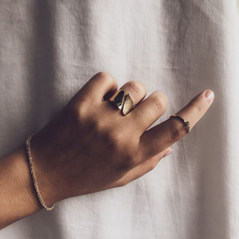 14-karaat-gouden-fantasiering-met-asymmetrisch-golvend-ontwerp