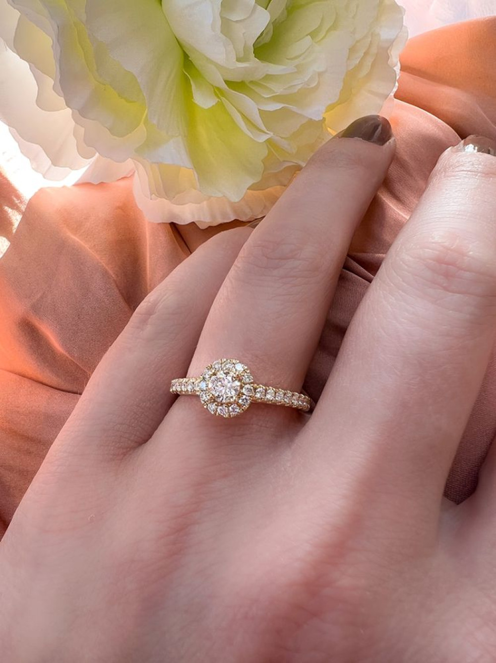 14-karaat-gouden-halo-ring-met-diamanten-0-62-crt