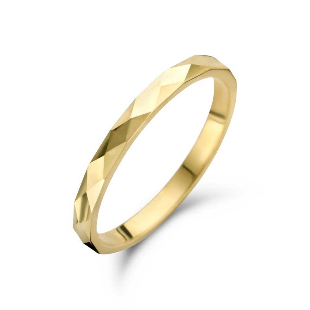 14-karaat-gouden-ring-met-gediamanteerd-facettenpatroon