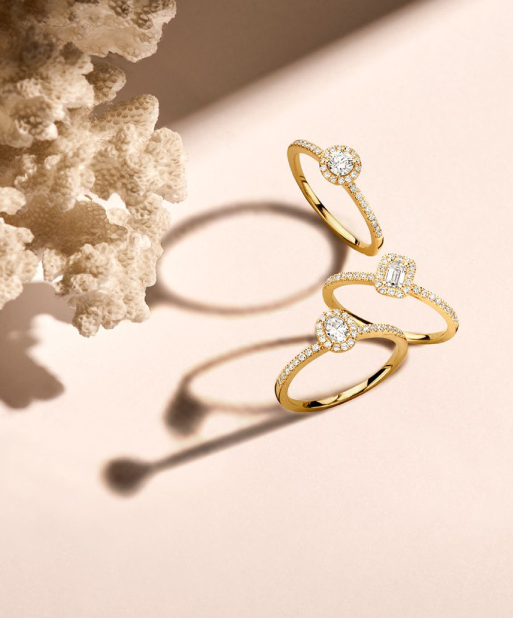 14-karaat-gouden-ring-met-rechthoekige-halo-gezet-met-diamanten-0-42-crt