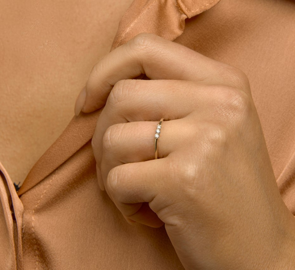 14-karaat-gouden-ring-met-stenen-met-drie-diamanten