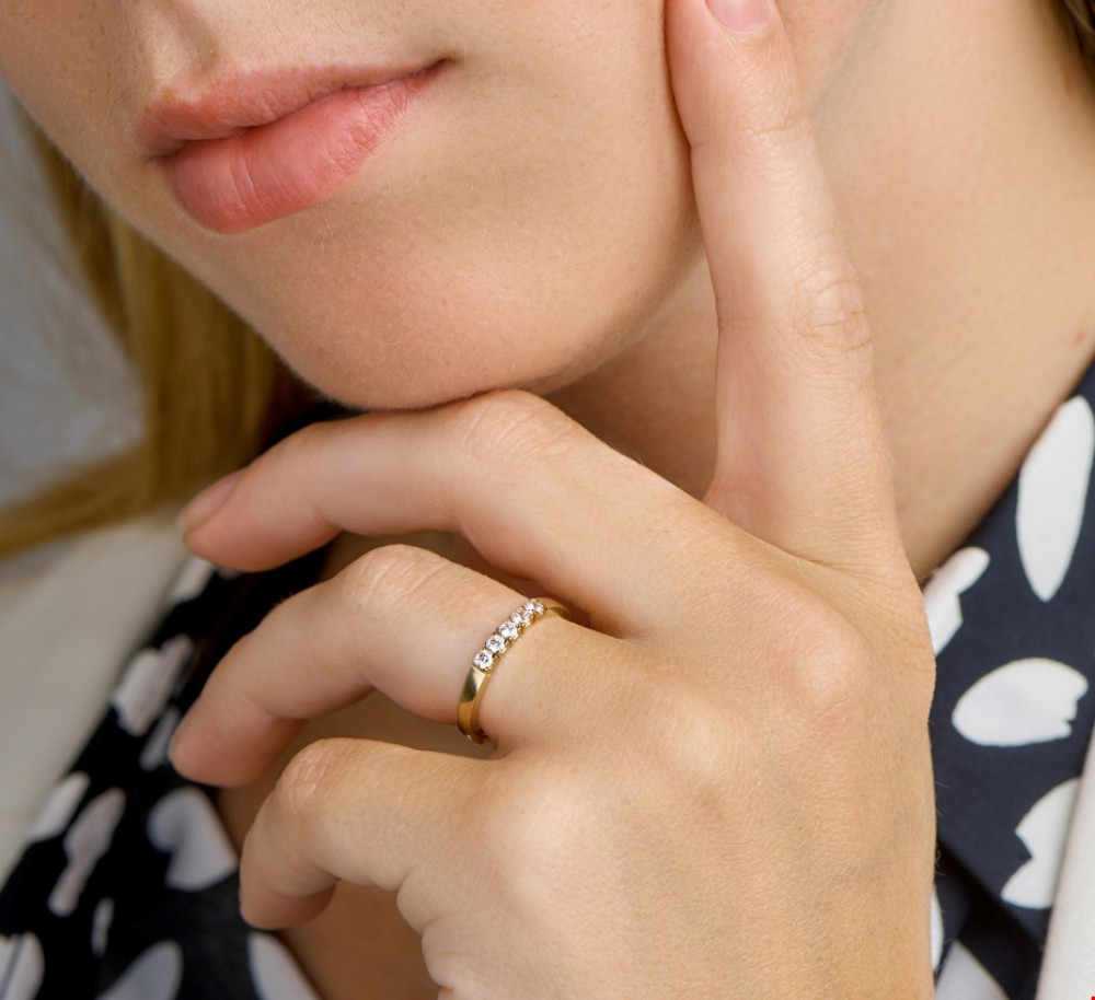 14-karaat-gouden-ring-met-stenen-met-zirkonia