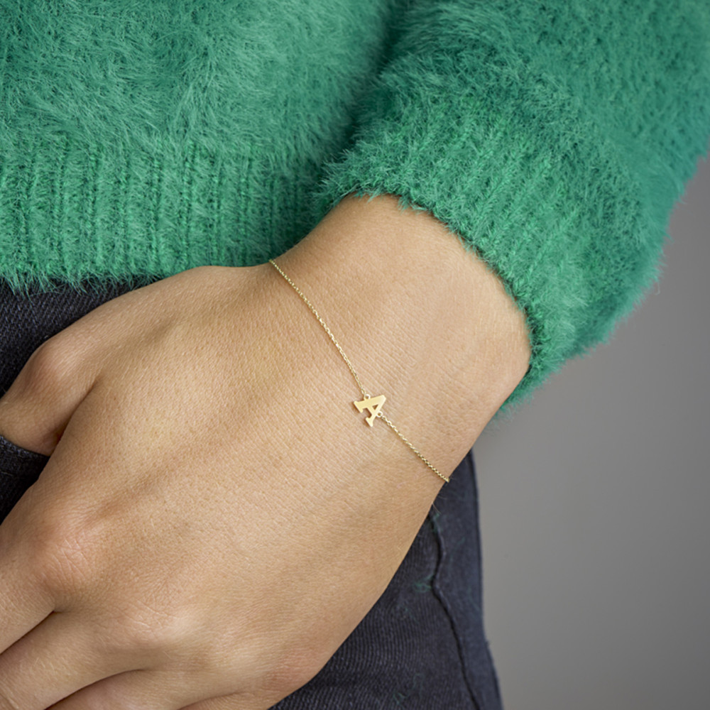 14-karaat-gouden-schakelarmband-met-letterhanger-a