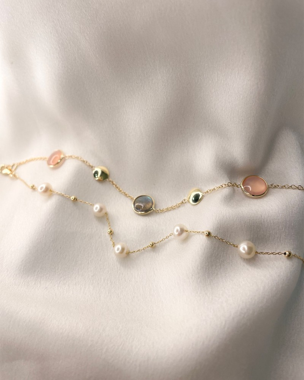 14-karaat-gouden-schakelarmband-met-parels-en-bolletjes