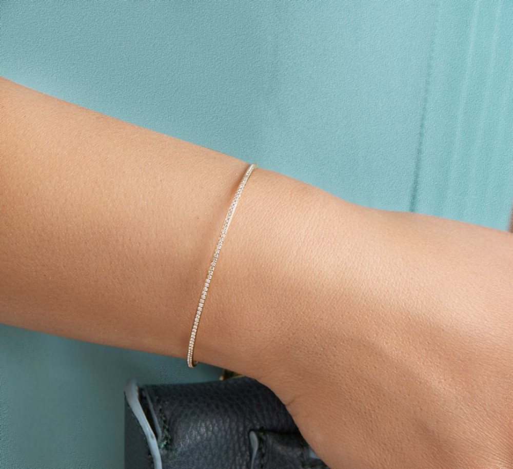 14-karaat-gouden-slavenarmband-2-mm-breed-met-diamanten-0-50-crt-diameter-60-mm