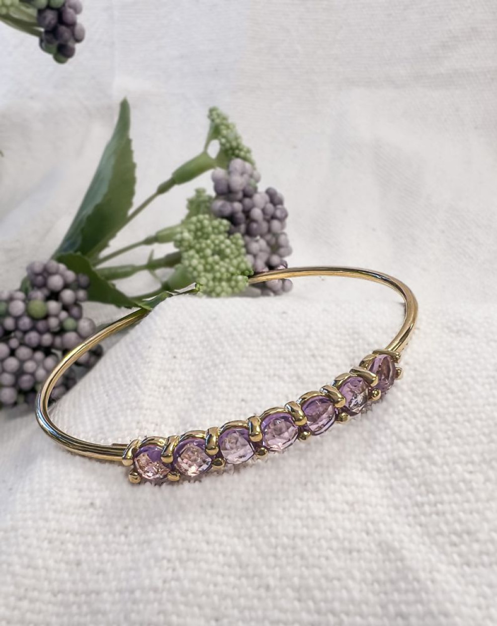 14-karaat-gouden-slavenarmband-met-paarse-amethist