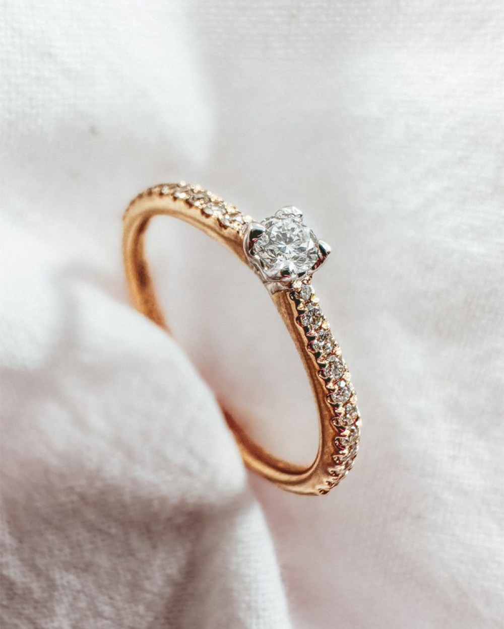 14-karaat-gouden-solitair-ring-met-mooie-ronde-diamanten-0-25-crt