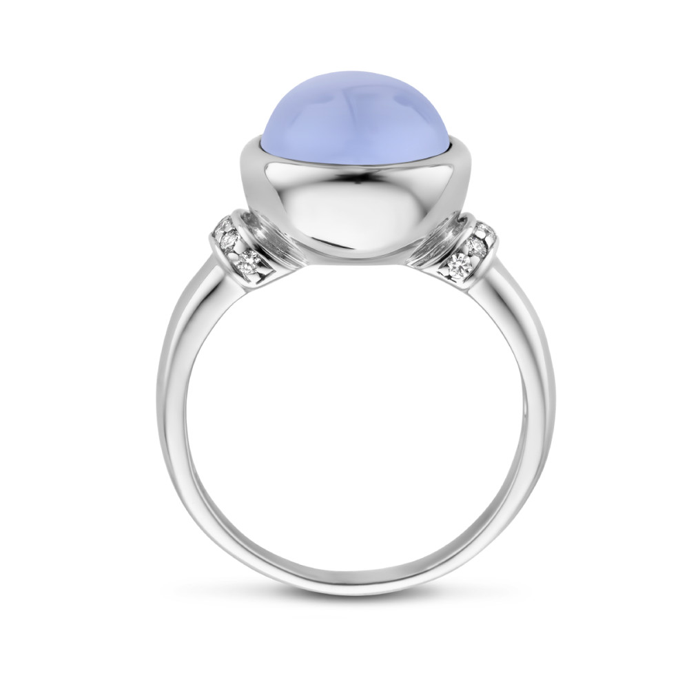 14-karaat-witgouden-entourage-ring-met-blauwe-chalcedoon-en-diamanten