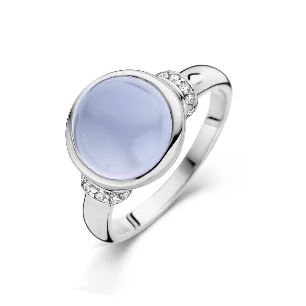 14-karaat-witgouden-entourage-ring-met-blauwe-chalcedoon-en-diamanten