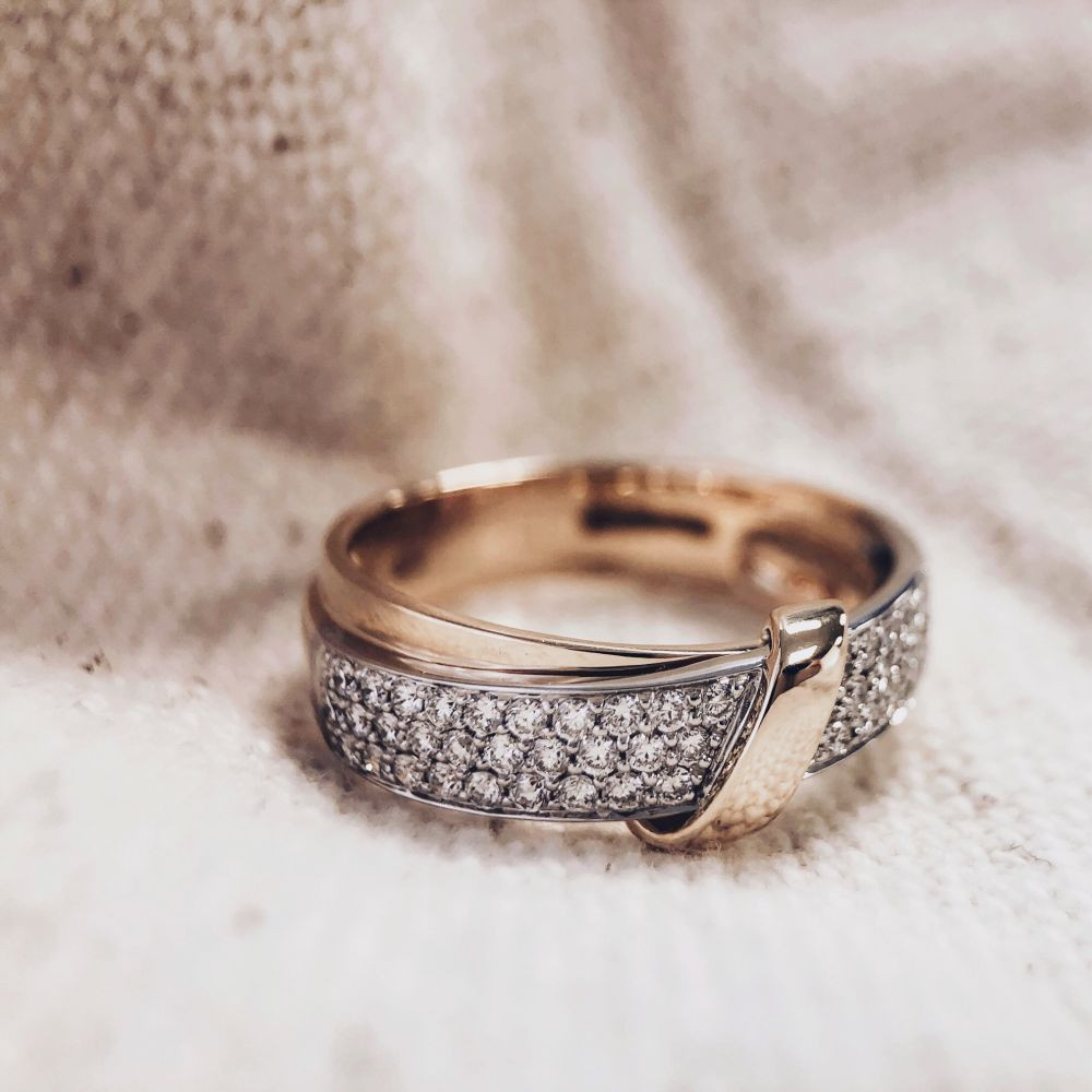 bicolor-pave-crossover-ring-met-diamanten-0-49-crt