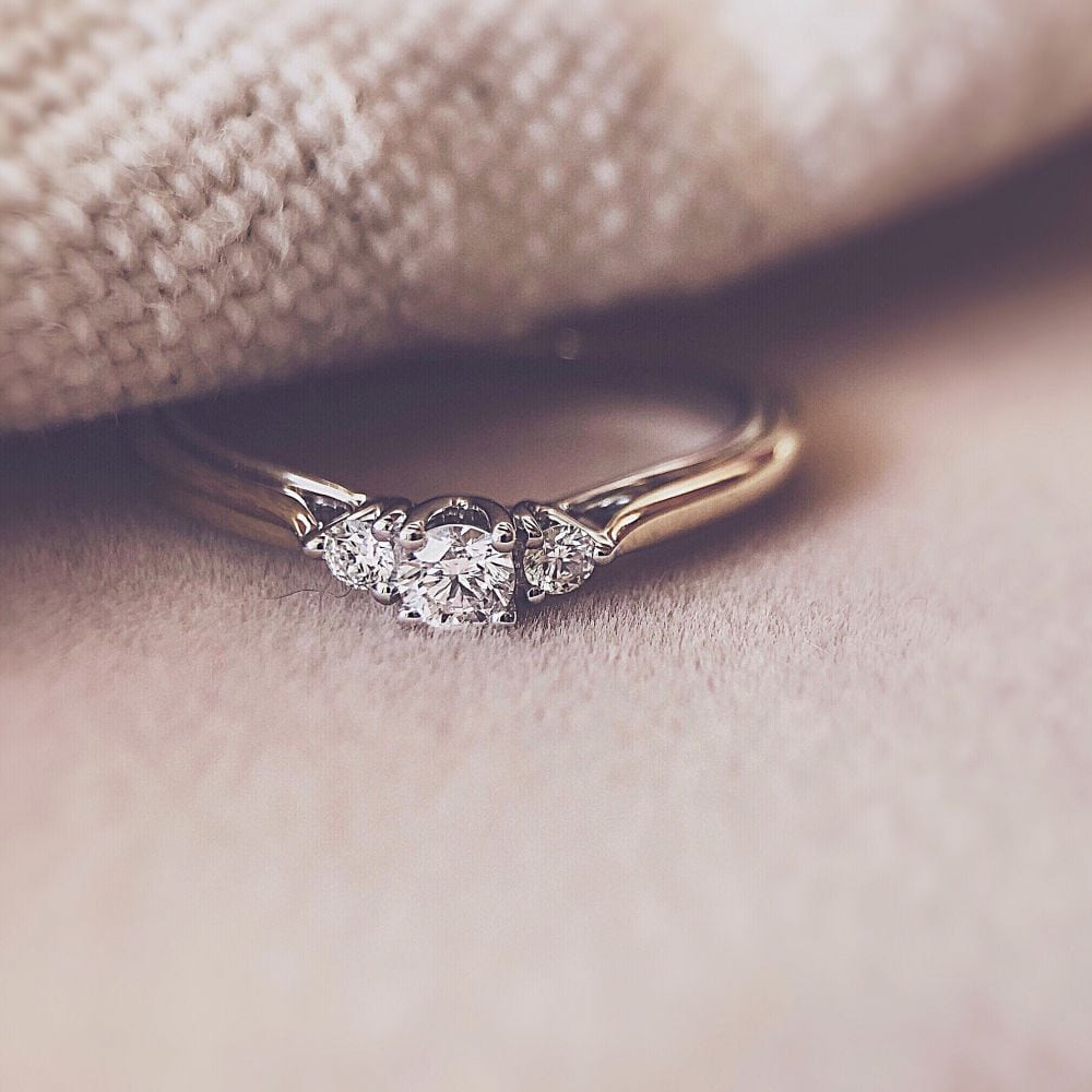 bicolor-ring-met-stenen-met-diamanten-0-19-crt