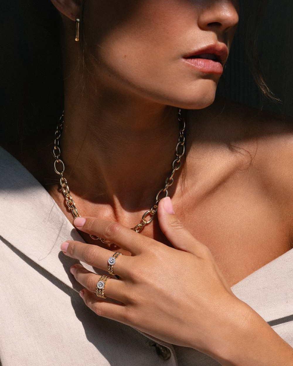 bicolor-schakelring-met-gouden-bolletjes-schakels-en-witgouden-halo-van-diamanten-0-19