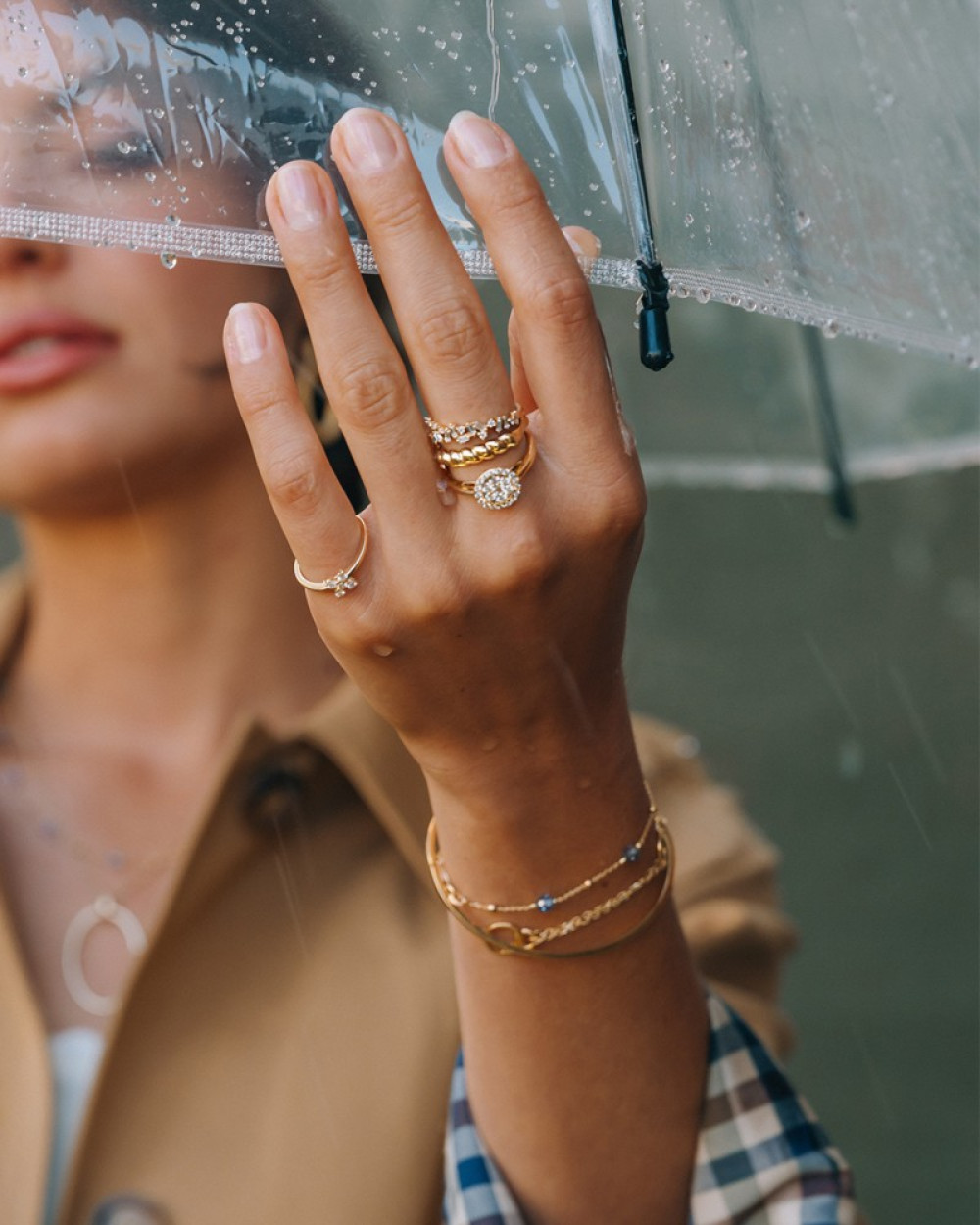 bloemen-ring-van-goud-met-vijf-diamanten-0-17-crt