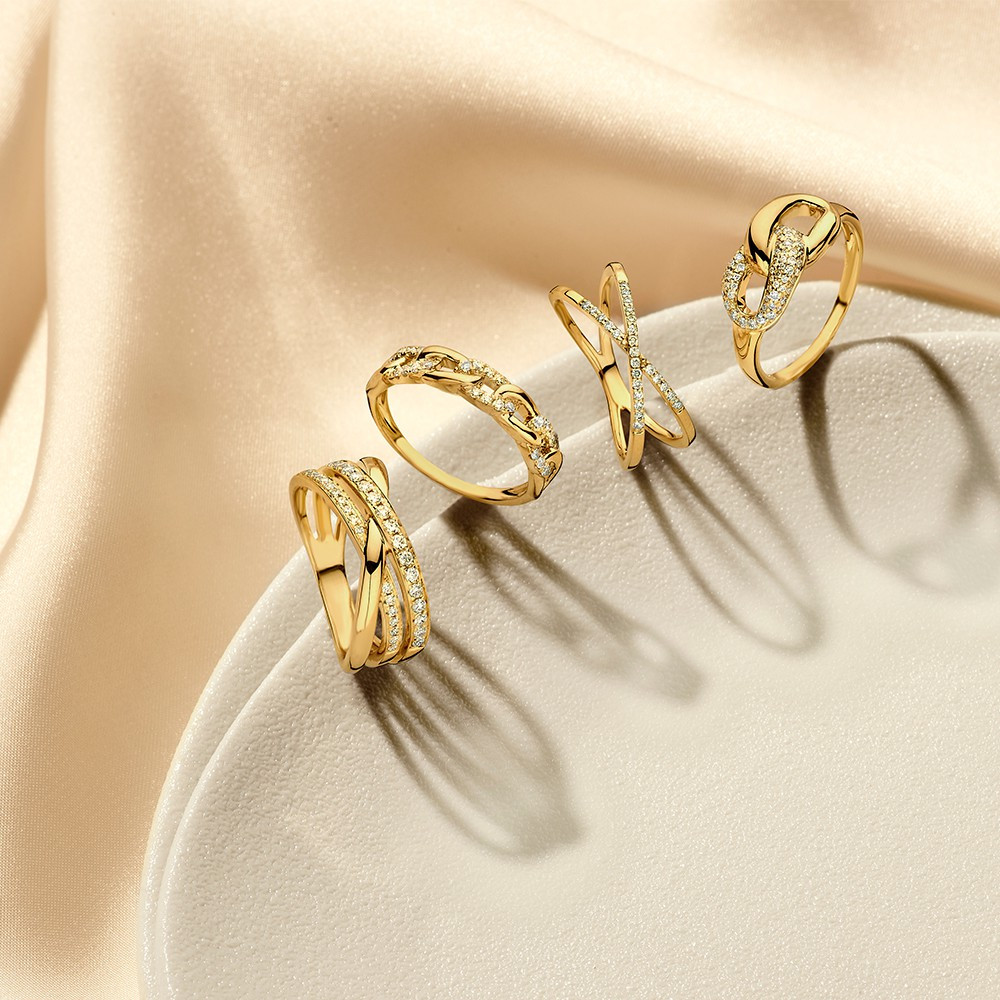 crossover-ring-van-14-karaat-goud-met-twee-diamanten-banen-0-38-crt