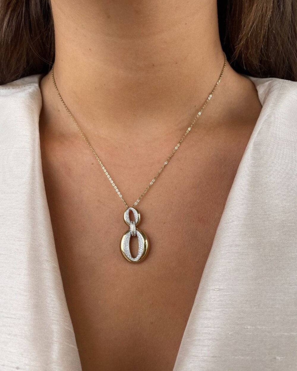 diamanten-ketting-032-crt-met-drie-ovale-schakels-in-diverse-groottes-lengte-45-cm