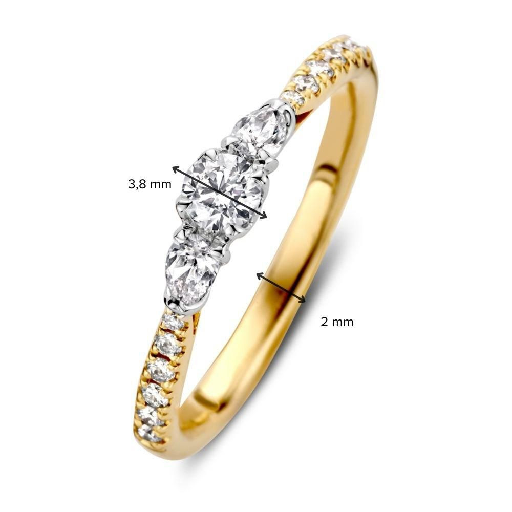diamanten-trilogy-ring-met-zijstenen-0-51-crt-van-goud-en-3-8-mm-breed