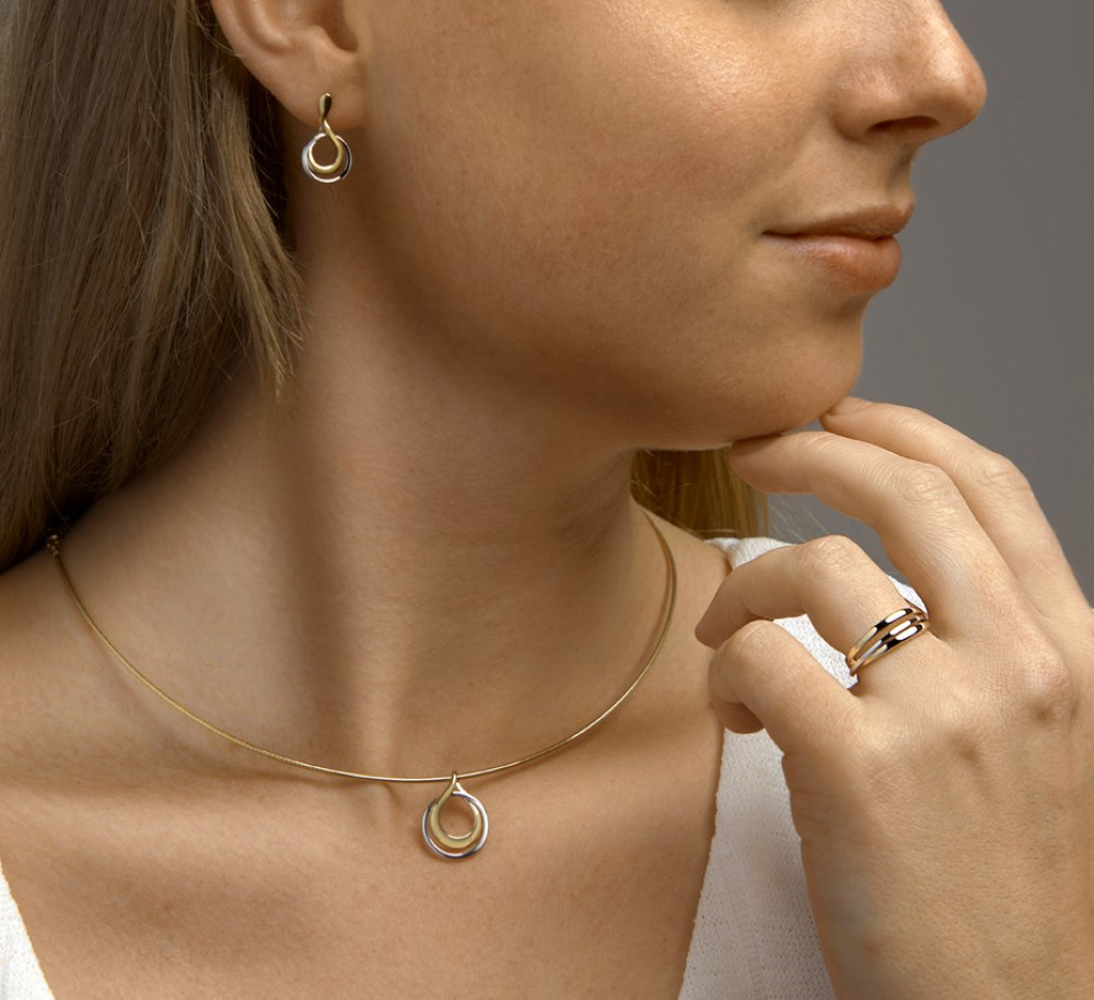 elegante-crossover-ring-van-14-karaat-bicolor-goud-gladde-glanzende-oppervlakken-zonder-stenen