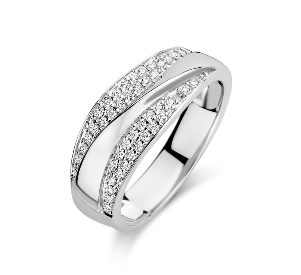 elegante-pave-crossover-ring-van-zilver-met-dynamische-kruisende-banen-en-kleine-zirkonias