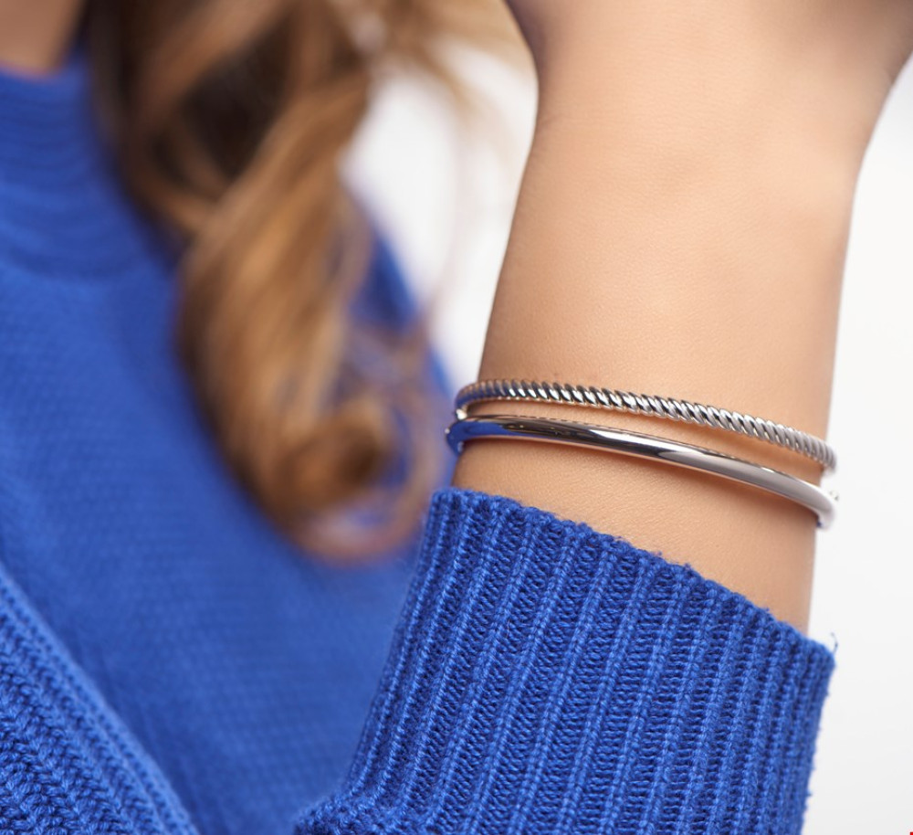 gerhodineerde-zilveren-slavenarmband-met-ronde-buisontwerp