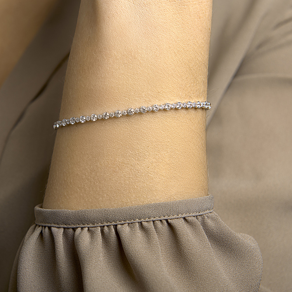 gerhodineerde-zilveren-tennisarmband-met-zirkonia-s-van-3-mm-lengte-18-cm