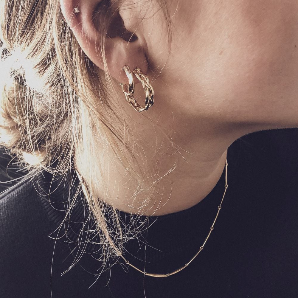 gevlochten-gouden-oorstekers-14-karaat-10-mm