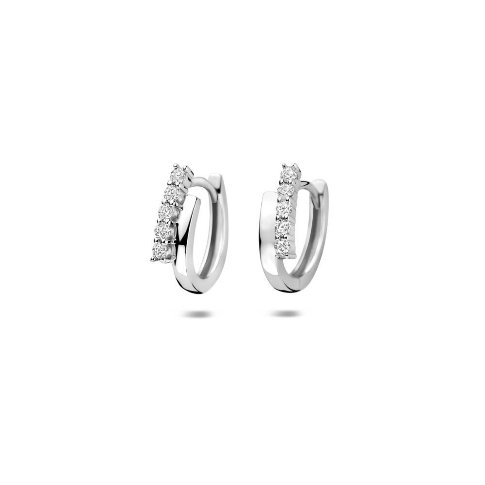 glanzende-zilveren-oorringen-transparante-zirkonia-s-4-mm-breed-x-13-mm-hoog