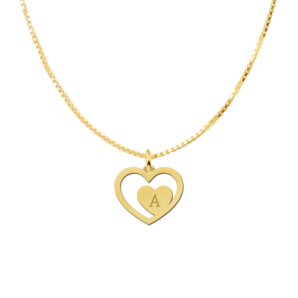 gouden-hanger-met-open-en-dicht-hartje-en-letter-gravure-hoogte-15-5-mm