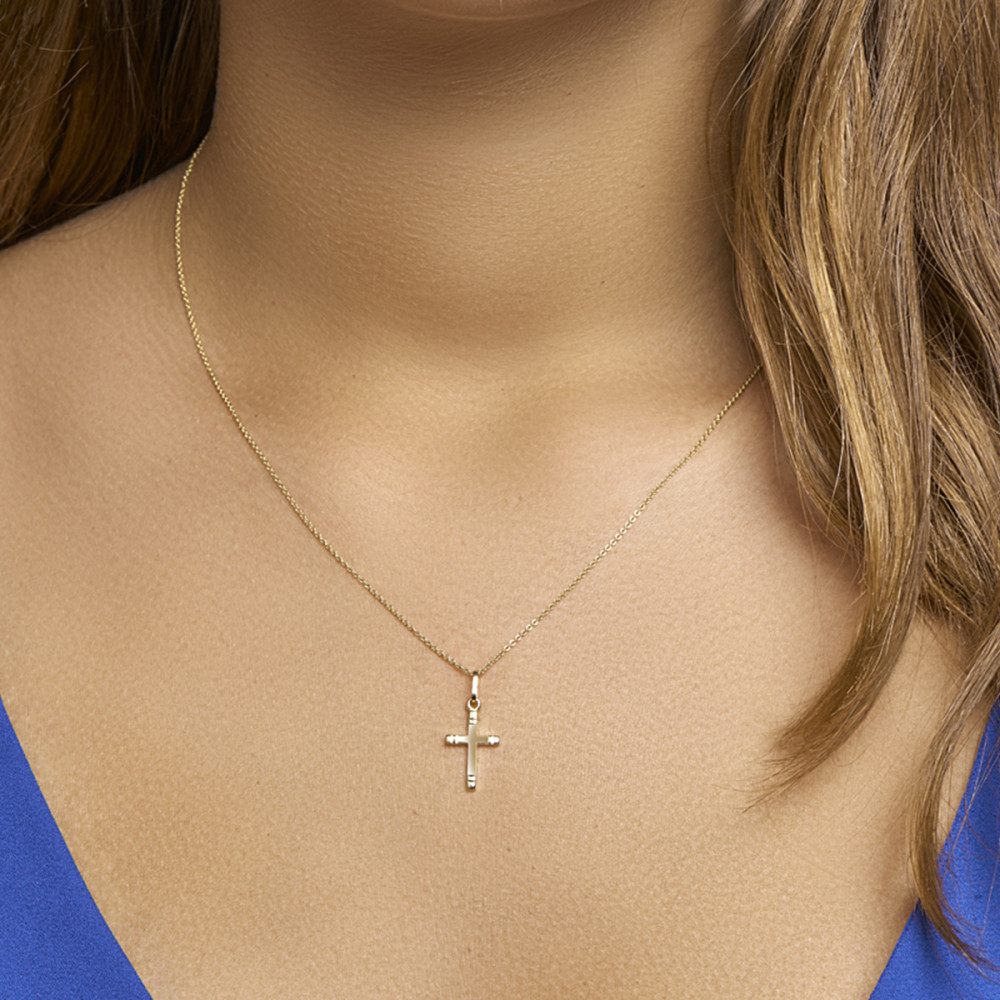 gouden-kruisje-met-subtiele-lijnen-10-mm-breed-hoogte-14-5-mm