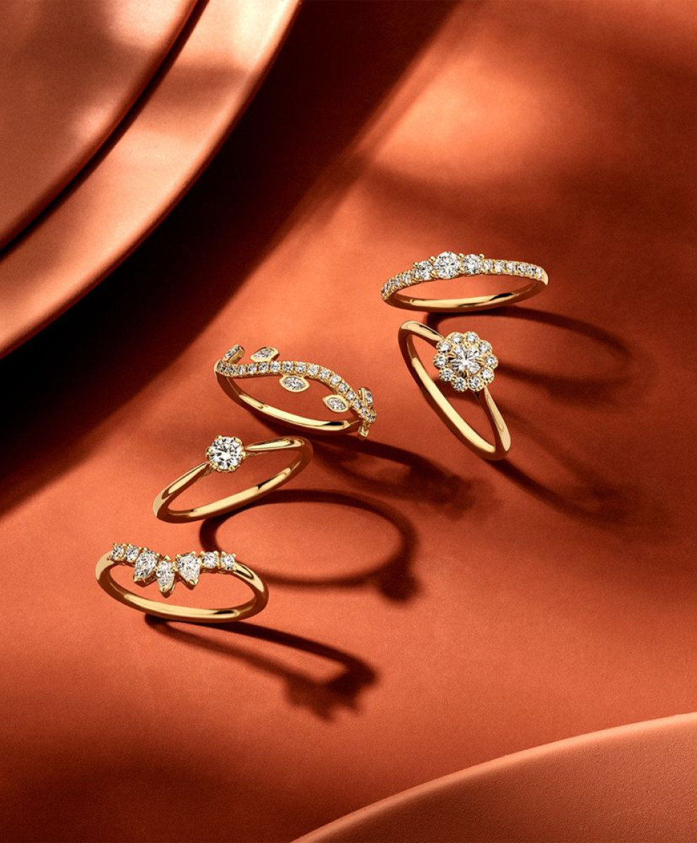 gouden-ring-met-drie-grote-diamanten-en-twee-rijen-0-46-crt