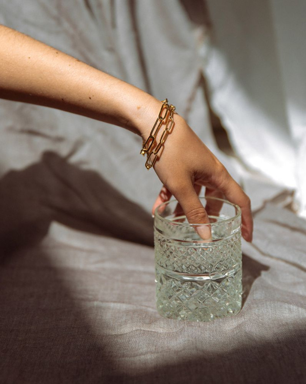 gouden-schakelarmband-met-ovale-paperclip-schakels