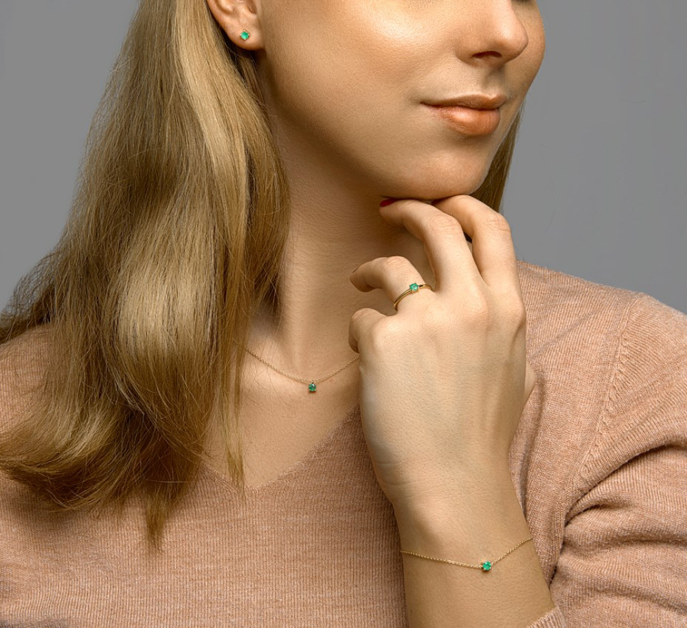 gouden-solitair-ring-met-smaragd