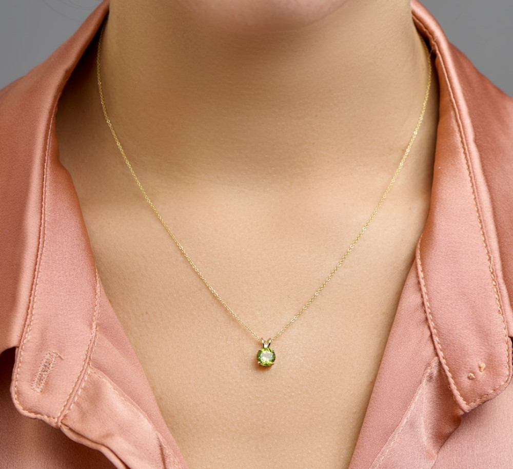 groene-peridoot-hanger-van-14-karaat-goud-hoogte-10-5-mm